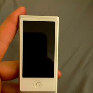 Apple ipod nano 7th gen (gold)